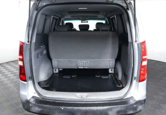 Подержанный автомобиль Hyundai Grand Starex 2009 года (20 фото)