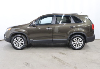 Подержанный автомобиль Kia Sorento 2009 года (8 фото)