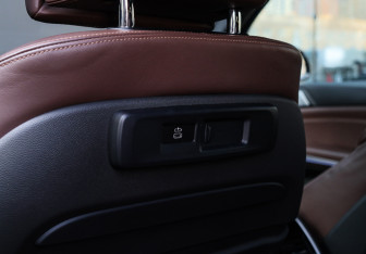 Подержанный автомобиль BMW X7 2021 года (10 фото)