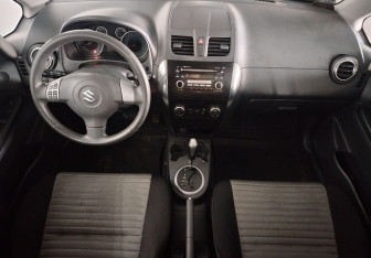 Подержанный автомобиль Suzuki SX4 Hatchback 2010 года (13 фото)