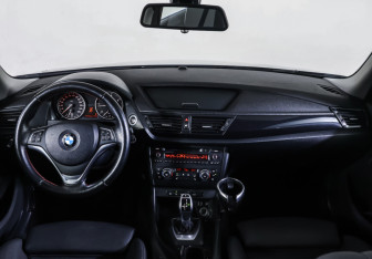 Подержанный автомобиль BMW X1 2012 года (17 фото)