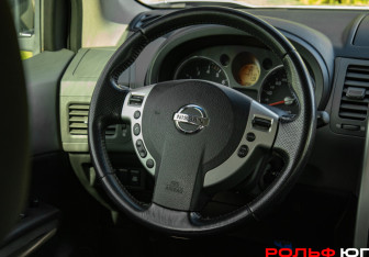 Подержанный автомобиль Nissan X-Trail 2008 года (11 фото)