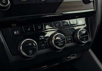 Подержанный автомобиль Skoda Octavia Liftback 2018 года (14 фото)