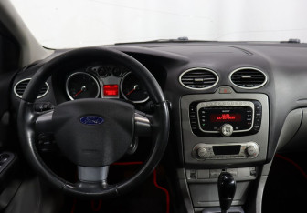 Подержанный автомобиль Ford Focus Sedan 2009 года (14 фото)