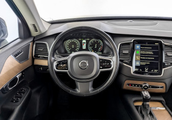 Подержанный автомобиль Volvo XC90 2017 года (22 фото)