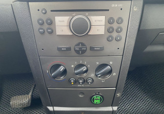 Подержанный автомобиль Opel Meriva 2008 года (14 фото)