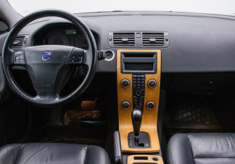 Подержанный автомобиль Volvo S40 2007 года (13 фото)
