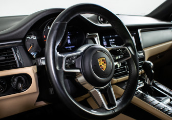 Подержанный автомобиль Porsche Macan 2020 года (13 фото)