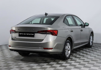 Подержанный автомобиль Skoda Octavia Liftback 2020 года (3 фото)