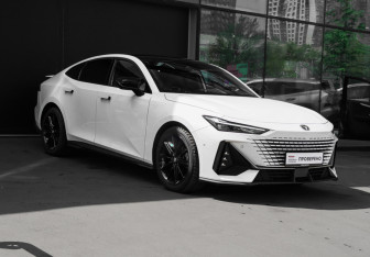 Подержанный автомобиль Changan UNI-V 2024 года (3 фото)