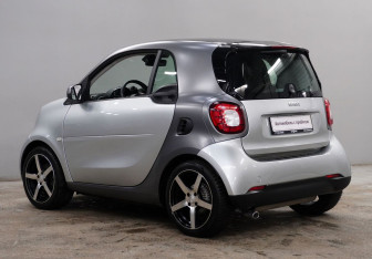 Подержанный автомобиль Smart Fortwo Hatchback 2018 года (5 фото)