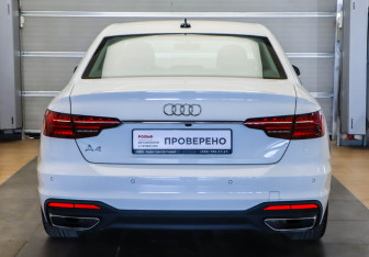 Подержанный автомобиль Audi A4 Sedan 2021 года (5 фото)