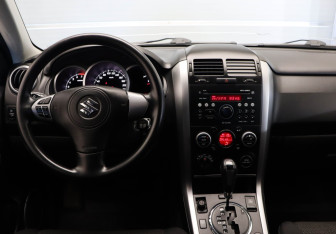 Подержанный автомобиль Suzuki Grand Vitara 2008 года (9 фото)