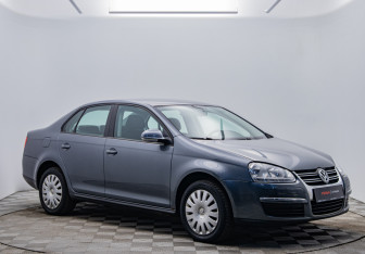 Подержанный автомобиль Volkswagen Jetta Sedan 2007 года (7 фото)