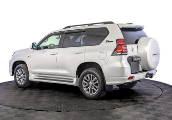 Подержанный автомобиль Toyota Land Cruiser Prado 2021 года (7 фото)