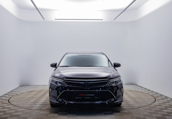 Подержанный автомобиль Toyota Camry Sedan 2018 года (2 фото)
