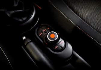 Подержанный автомобиль MINI Hatch 2017 года (26 фото)