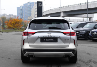 Подержанный автомобиль Infiniti QX50 2020 года (6 фото)