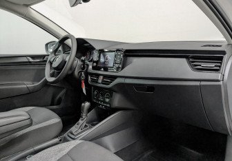 Подержанный автомобиль Skoda Rapid Liftback 2022 года (13 фото)
