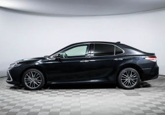 Подержанный автомобиль Toyota Camry Sedan 2023 года (8 фото)