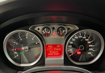 Подержанный автомобиль Ford Focus Sedan 2008 года (15 фото)