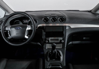 Подержанный автомобиль Ford S-MAX 2006 года (12 фото)