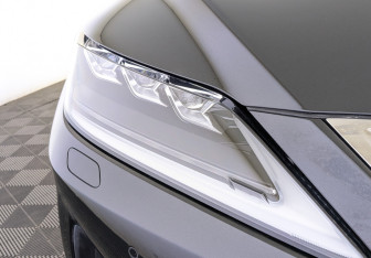 Подержанный автомобиль Lexus RX 2022 года (11 фото)