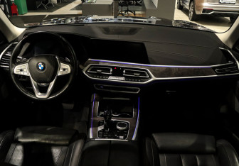 Подержанный автомобиль BMW X7 2020 года (17 фото)