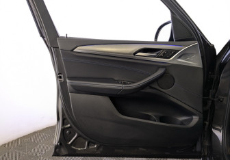 Подержанный автомобиль BMW X3 2020 года (19 фото)