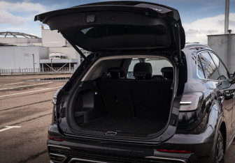 Подержанный автомобиль Hongqi HS5 2023 года (19 фото)