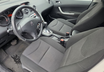 Подержанный автомобиль Peugeot 408 2013 года (9 фото)