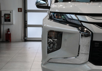 Подержанный автомобиль Mitsubishi L200 2023 года (25 фото)