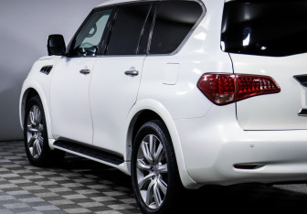 Подержанный автомобиль Infiniti QX56 2013 года (18 фото)