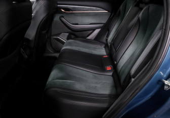 Подержанный автомобиль Geely Monjaro 2023 года (10 фото)