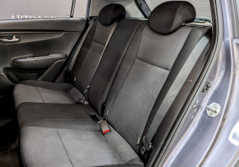 Подержанный автомобиль Kia Rio Hatchback 2021 года (12 фото)