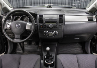 Подержанный автомобиль Nissan Tiida Sedan 2010 года (13 фото)