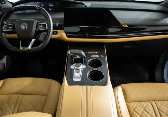 Подержанный автомобиль Changan UNI-K 2024 года (11 фото)