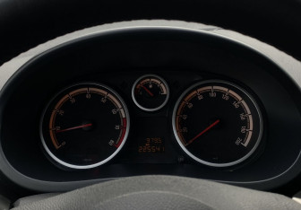 Подержанный автомобиль Opel Corsa 2008 года (21 фото)