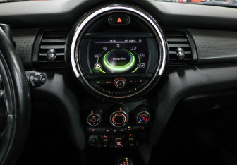 Подержанный автомобиль MINI Hatch 2016 года (15 фото)
