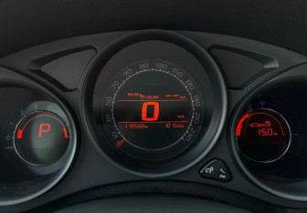 Подержанный автомобиль Citroen C4 Hatchback 2011 года (11 фото)