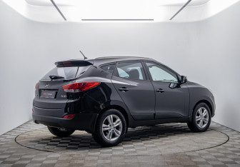 Подержанный автомобиль Hyundai ix35 2011 года (5 фото)