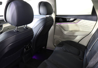 Подержанный автомобиль Hongqi HS5 2024 года (14 фото)