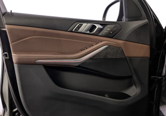 Подержанный автомобиль BMW X5 2019 года (19 фото)