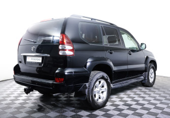 Подержанный автомобиль Toyota Land Cruiser Prado 2007 года (5 фото)