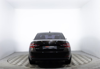 Подержанный автомобиль Skoda Superb Liftback 2017 года (6 фото)