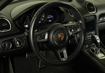 Подержанный автомобиль Porsche Cayman 2021 года (13 фото)