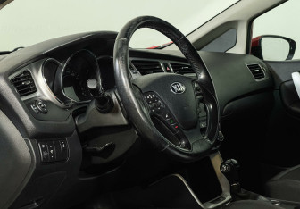 Подержанный автомобиль Kia Ceed Wagon 2014 года (9 фото)