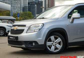 Подержанный автомобиль Chevrolet Orlando 2012 года (17 фото)