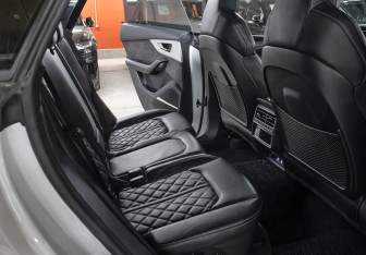 Подержанный автомобиль Audi Q8 2020 года (11 фото)