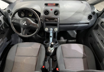 Подержанный автомобиль Mitsubishi Colt Hatchback 2006 года (9 фото)